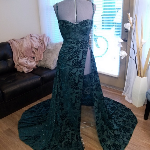 Dresses & Skirts - High slit green velvet gown dress size 4 6